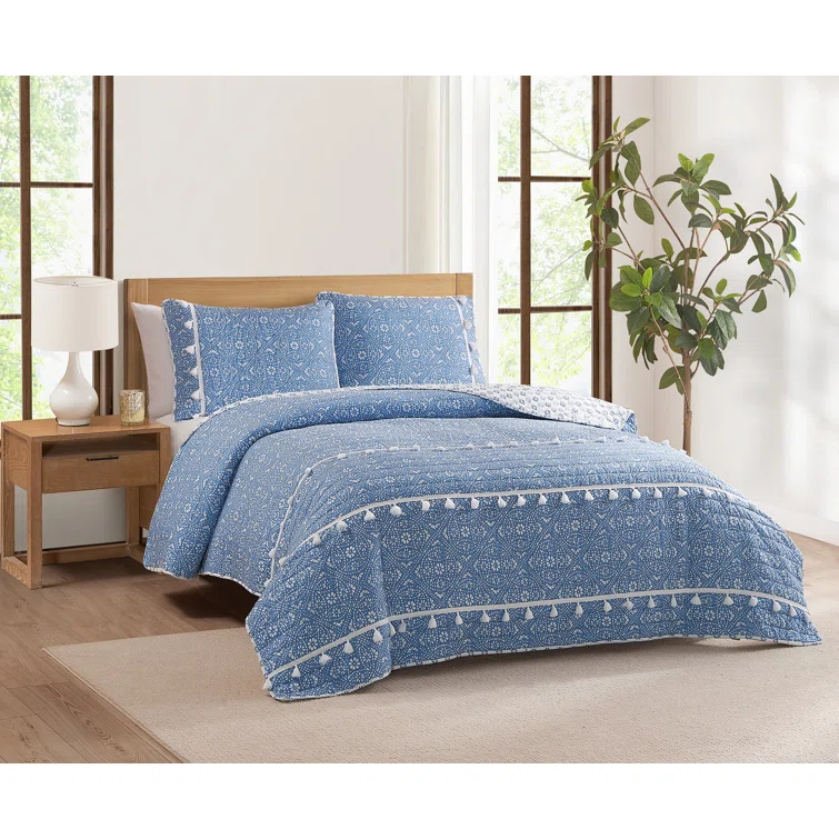 Design Studio DESIGN STUDIO Pasadena Medallion All-Season Soft Microfiber Quilt Set with Tassels