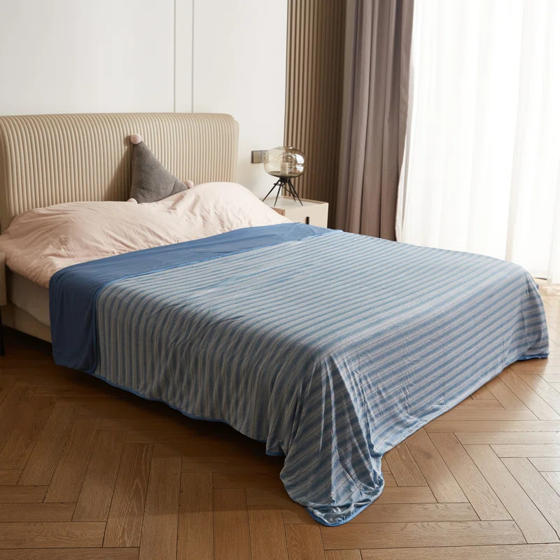 Catalonia Catalonia Lightweight Cooling Blanket for Hot Sleepers