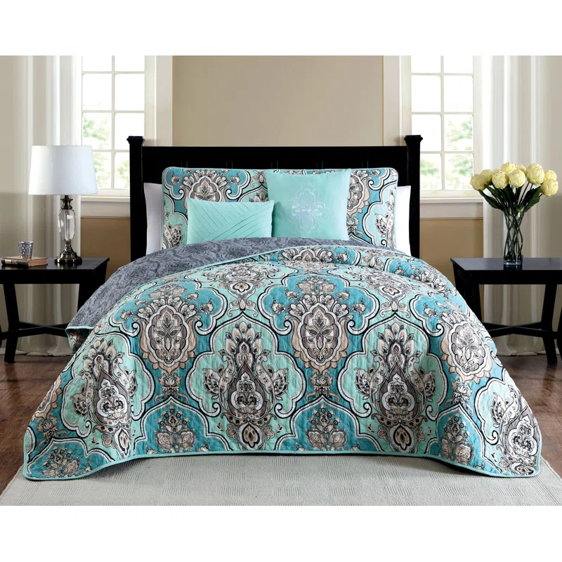 Avondale Manor Odette Traditional Damask Quilt Set