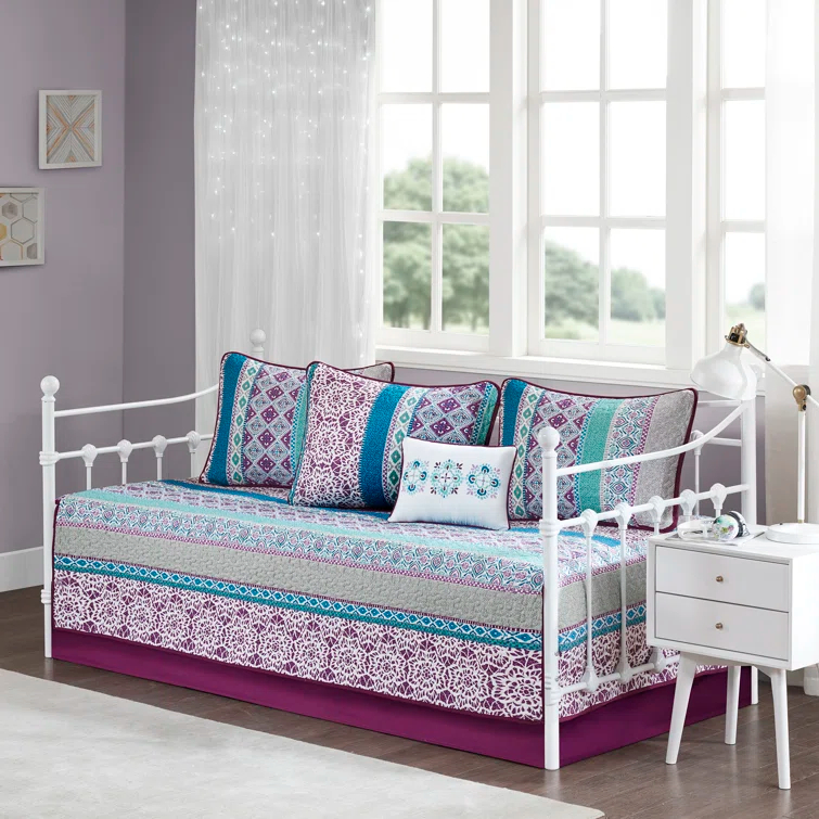Intelligent Design Joni 6 Piece Boho Reversible Daybed Set