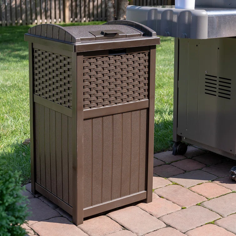 Suncast Suncast 33 Gallon Manual Lift Trash Hideaway Container