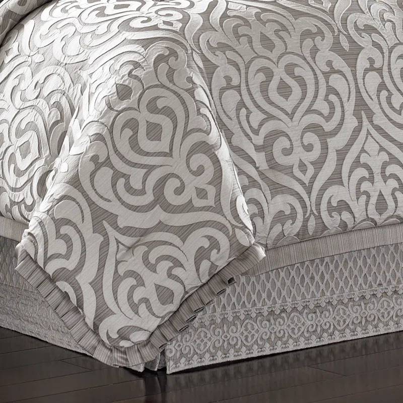 Lafayette Comforter Set