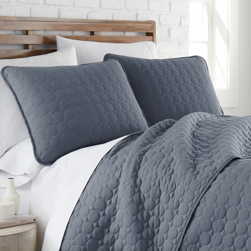 SouthShore Fine Linens Southshore Fine Linens Lightweight Oversized Reversible Quilt Set with shams