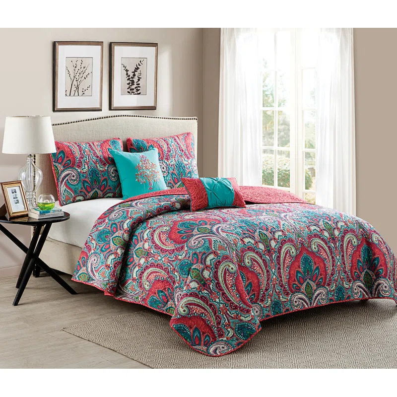 VCNY Casablanca Bohemian Microfiber / Polyester Standard Damask Quilt Set