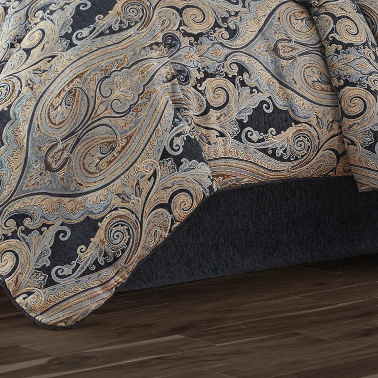 Five Queens Court Lakeview Comforter Set