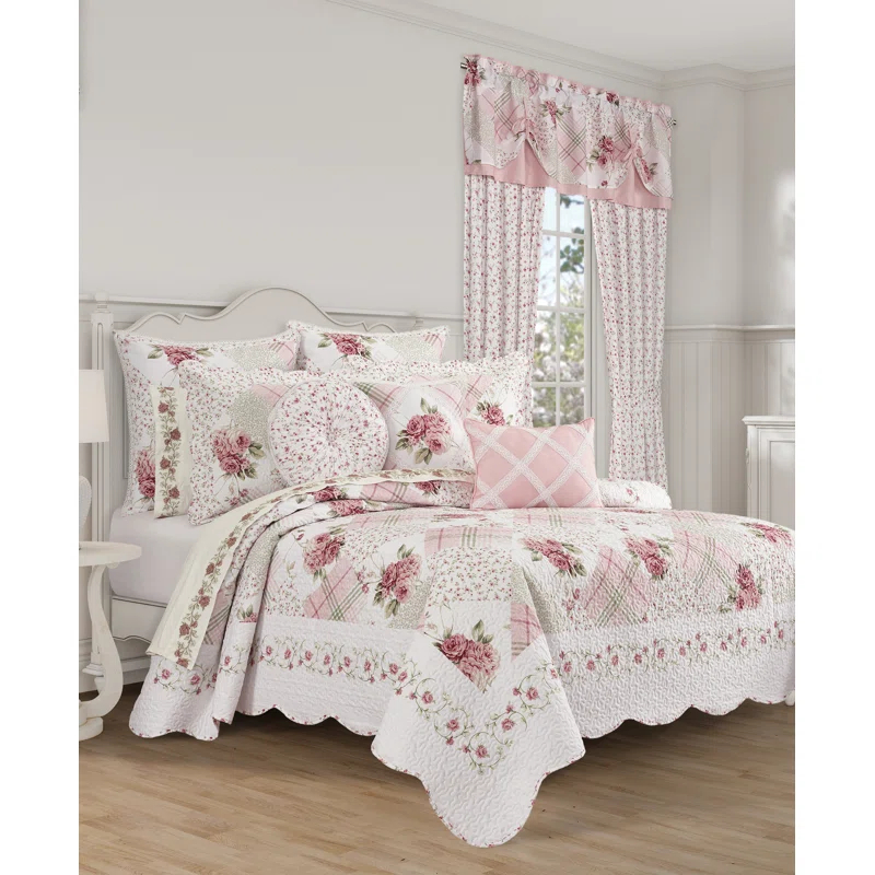 Royal Court Bungalow Quilt Set