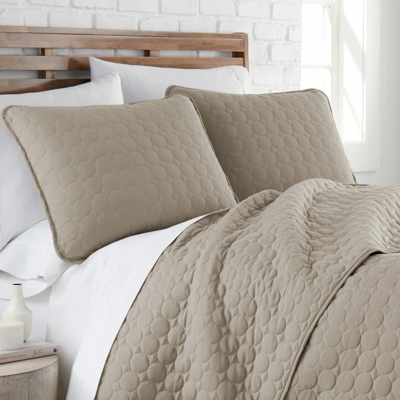 SouthShore Fine Linens Southshore Fine Linens Lightweight Oversized Reversible Quilt Set with shams