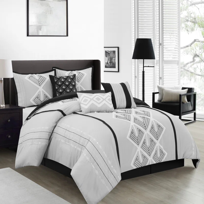 Nanshing America, Inc Vernice 7 Piece Geometric Comforter Set