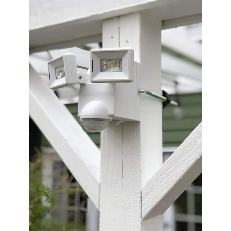 IQ America IQ America Motion Security Flood Light 700 Lumen