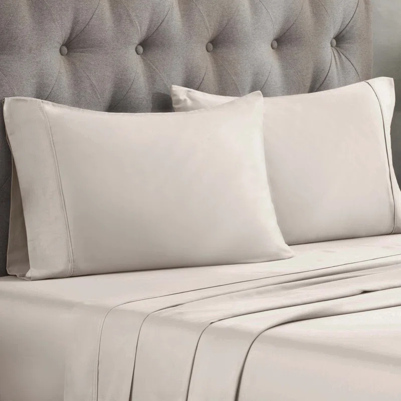 Superior Egyptian Cotton 300 Thread Count Solid Pillowcases (Set of 2)