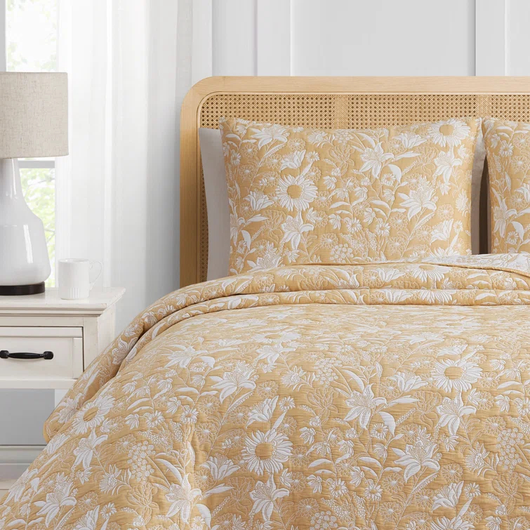 Cedar Court CEDAR COURT Sunflower Botanical Ochre 3-Piece All-Season Soft Woven Matelasse Jacquard Cotton Blend Quilt Set