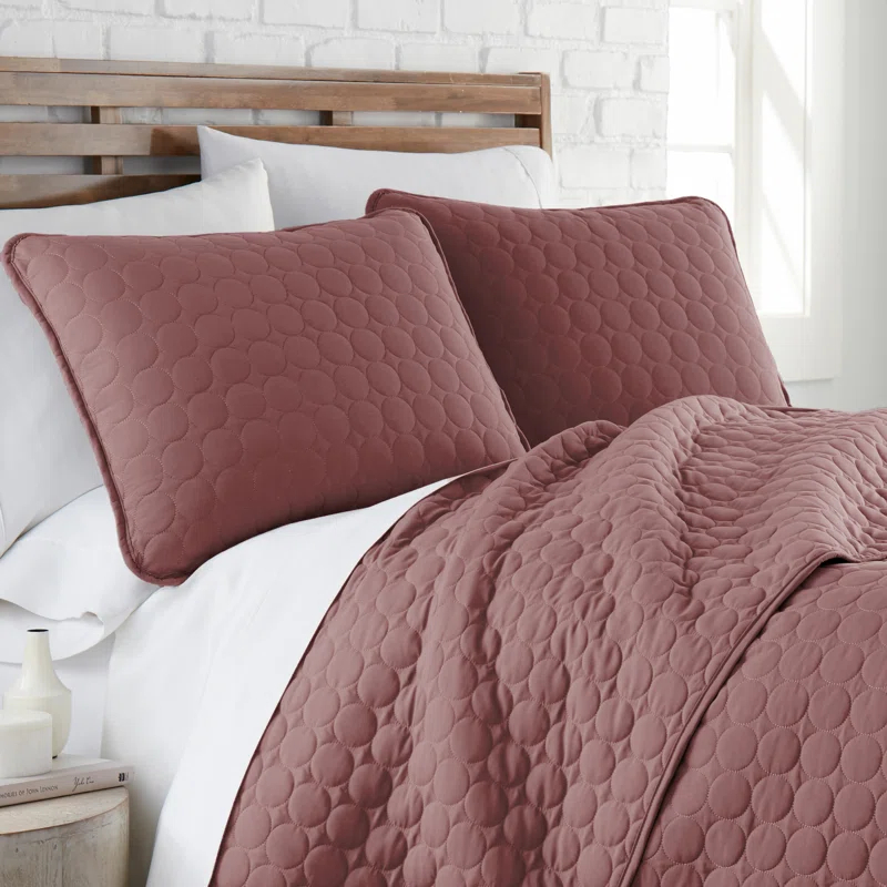 SouthShore Fine Linens Southshore Fine Linens Lightweight Oversized Reversible Quilt Set with shams