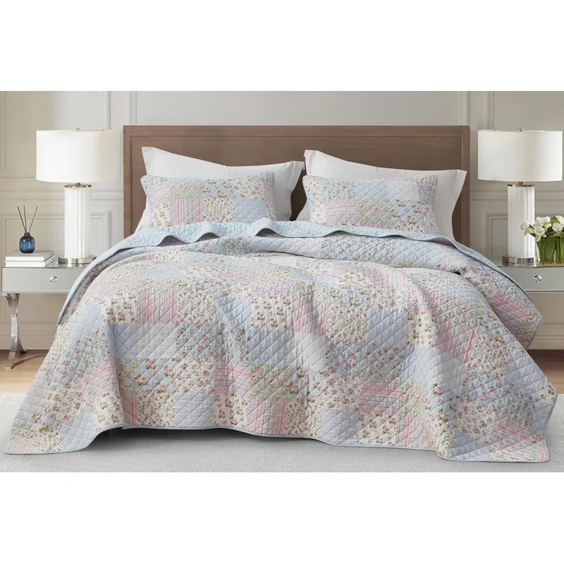 Holly Cotton Patchwork Quilt Set