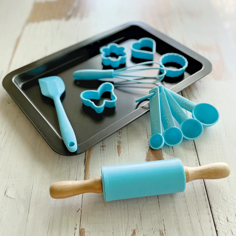 Winston Brands 12-Piece Junior Bakeware Plastic and Silicone Set