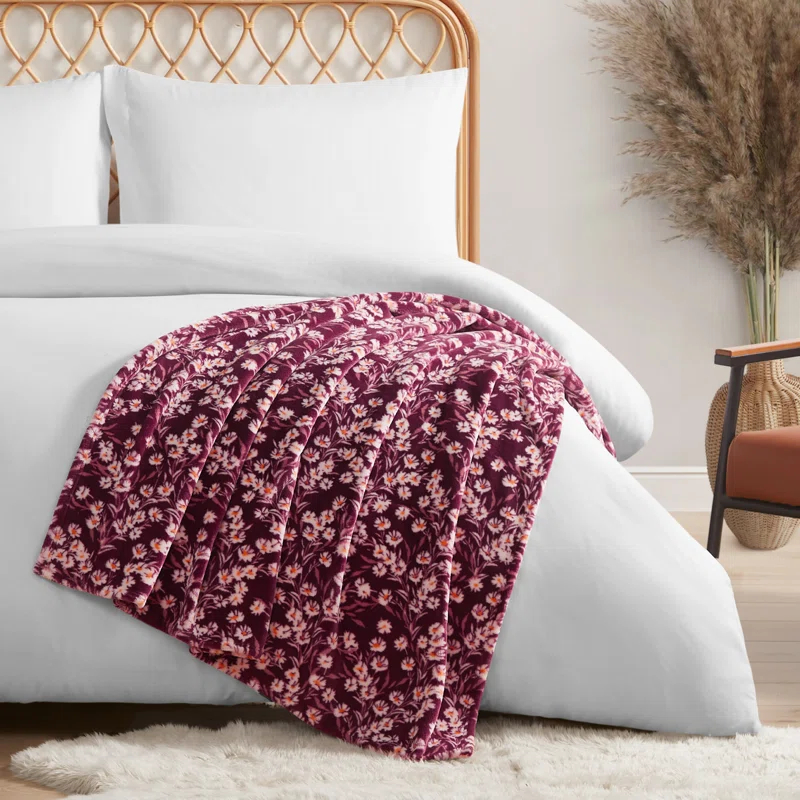 Jessica Simpson Jessica Simpson Plush Throw Blanket