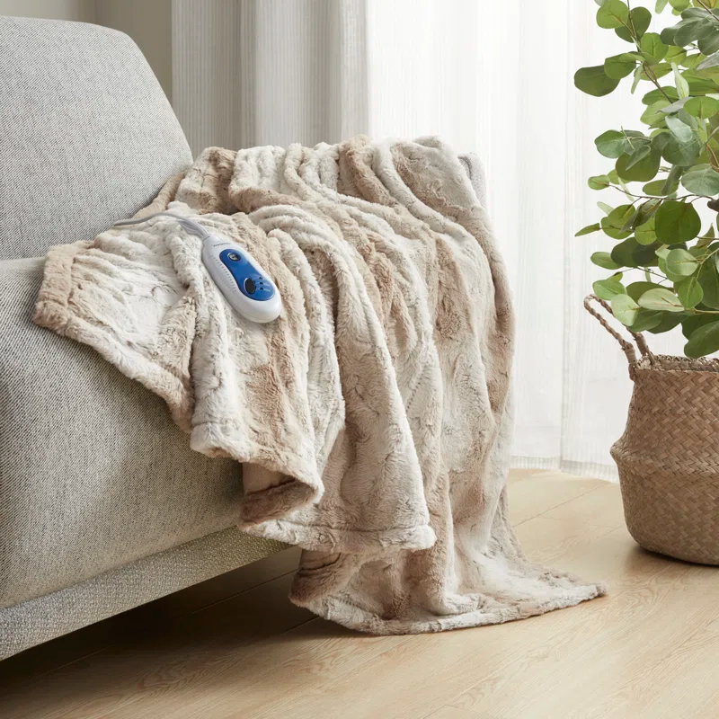 Beautyrest Beautyrest Zuri Oversized Heated Faux Fur Throw