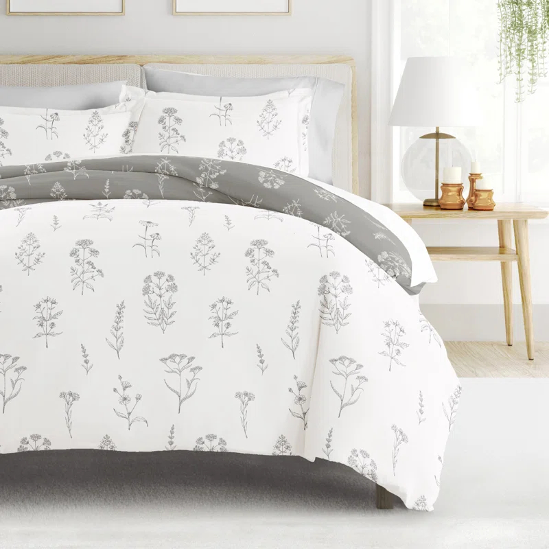 IEnjoy Home 8-Piece Reversible Bedding Bundle - Patterned Duvet Cover, Comforter Insert and Solid Sheet Set