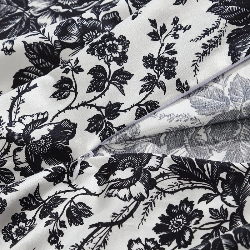 Betsey Johnson Betseys Toile Reversible Black Duvet Cover Set