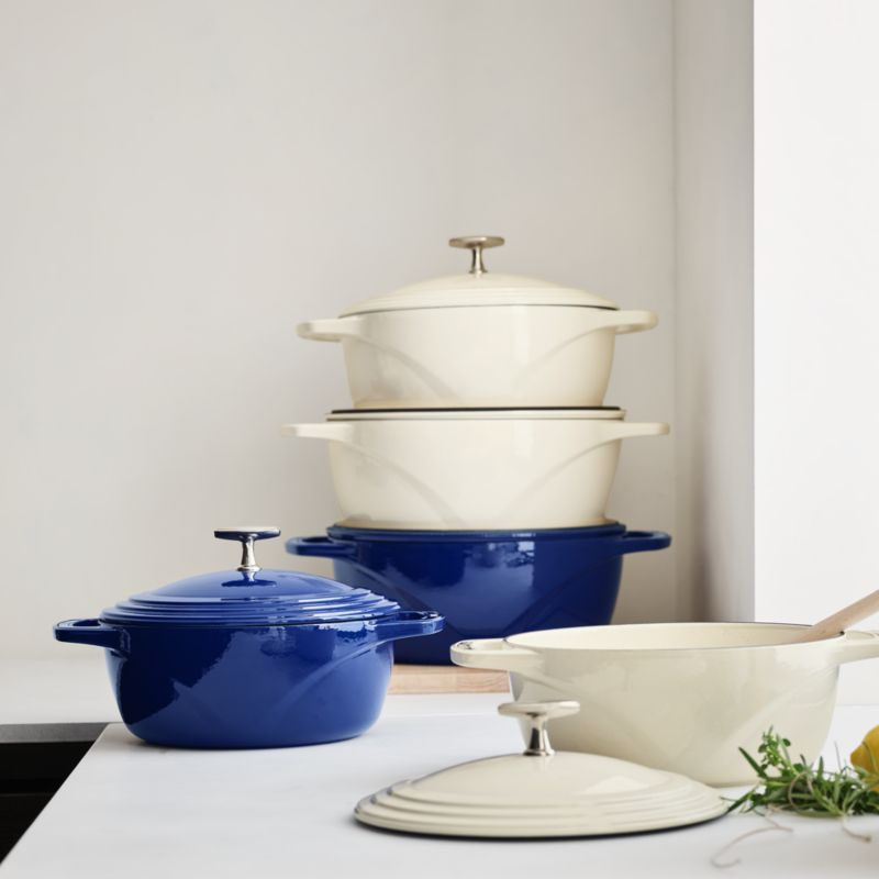 Lodge USA Enamel 7.5-Qt. Cast Iron Dutch Oven in Cloud White