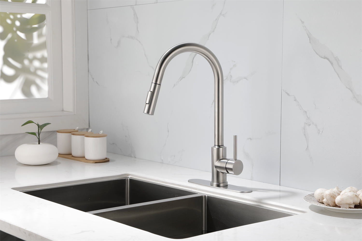 Kitchen Faucets with Pull Down Sprayer, Stainless Steel Kitchen Sink Faucet, Faucet for Kitchen Sink with Magnetic Docking Spray Head, Brushed Nickel