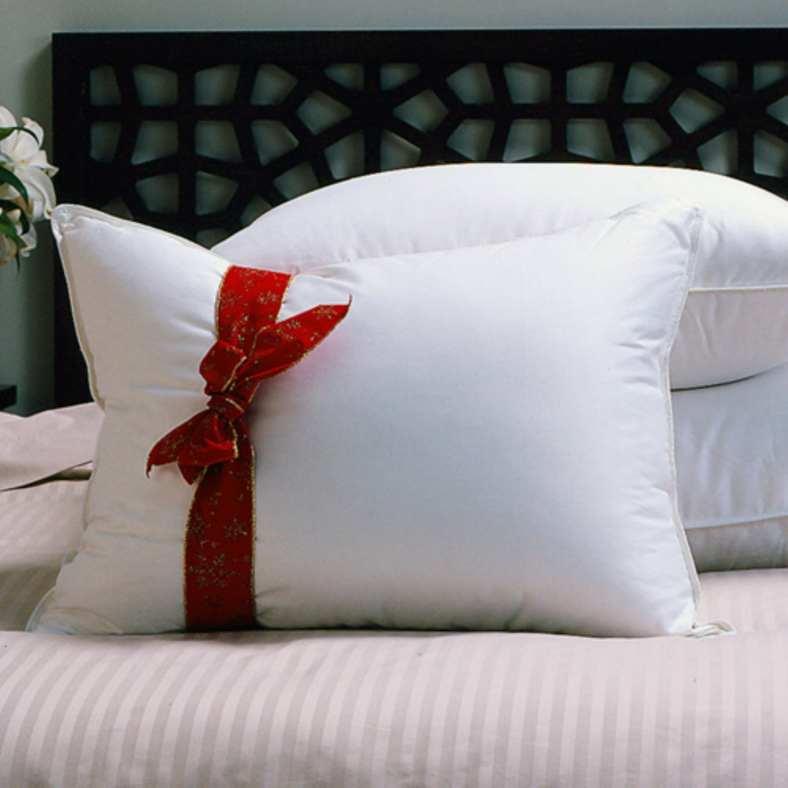 700 Naples Siberian White Down Pillow - Jumbo