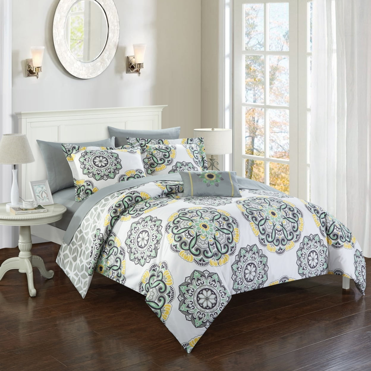 8 or 6 Pc. Barella Super soft Large Printed Medallion REVERSIBLE with Geometric Printed Backing Comforter Set