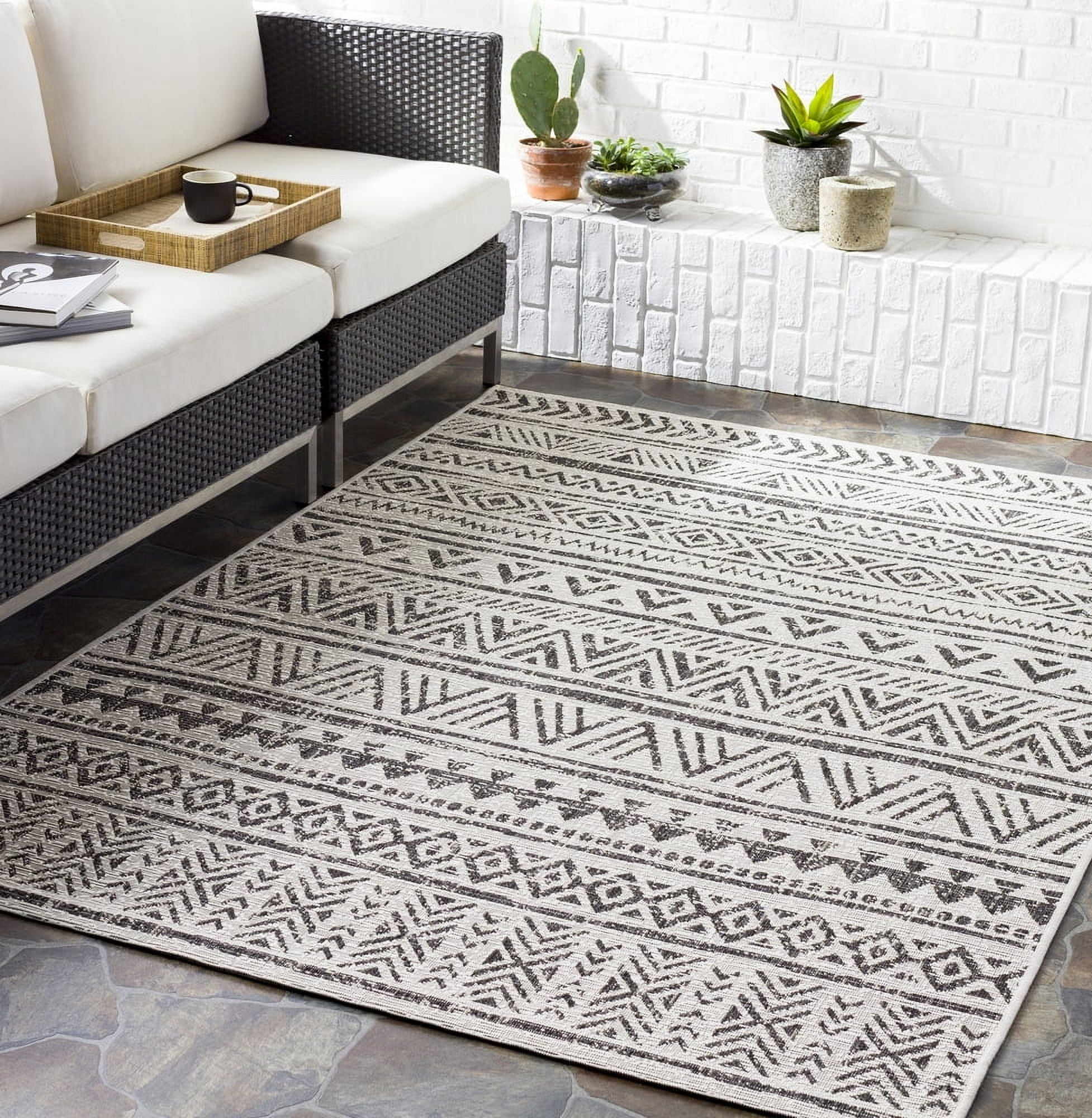 Livabliss Eagean Global Indoor/Outdoor Area Rug,5'3" x 7'7",Charcoal