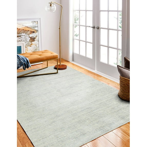 Handcrafted Loomed Viscose 5' x 8' Area Rug in Subtle Gray