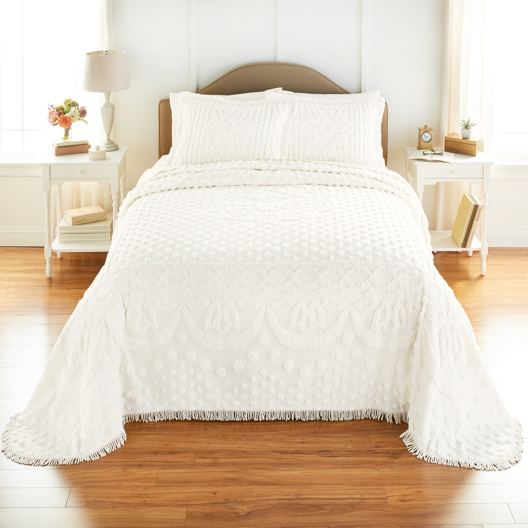 BrylaneHome Bedding Lightweight All Season Georgia Chenille Bedspread Ultra-Soft 100% Cotton with Medallion Pattern