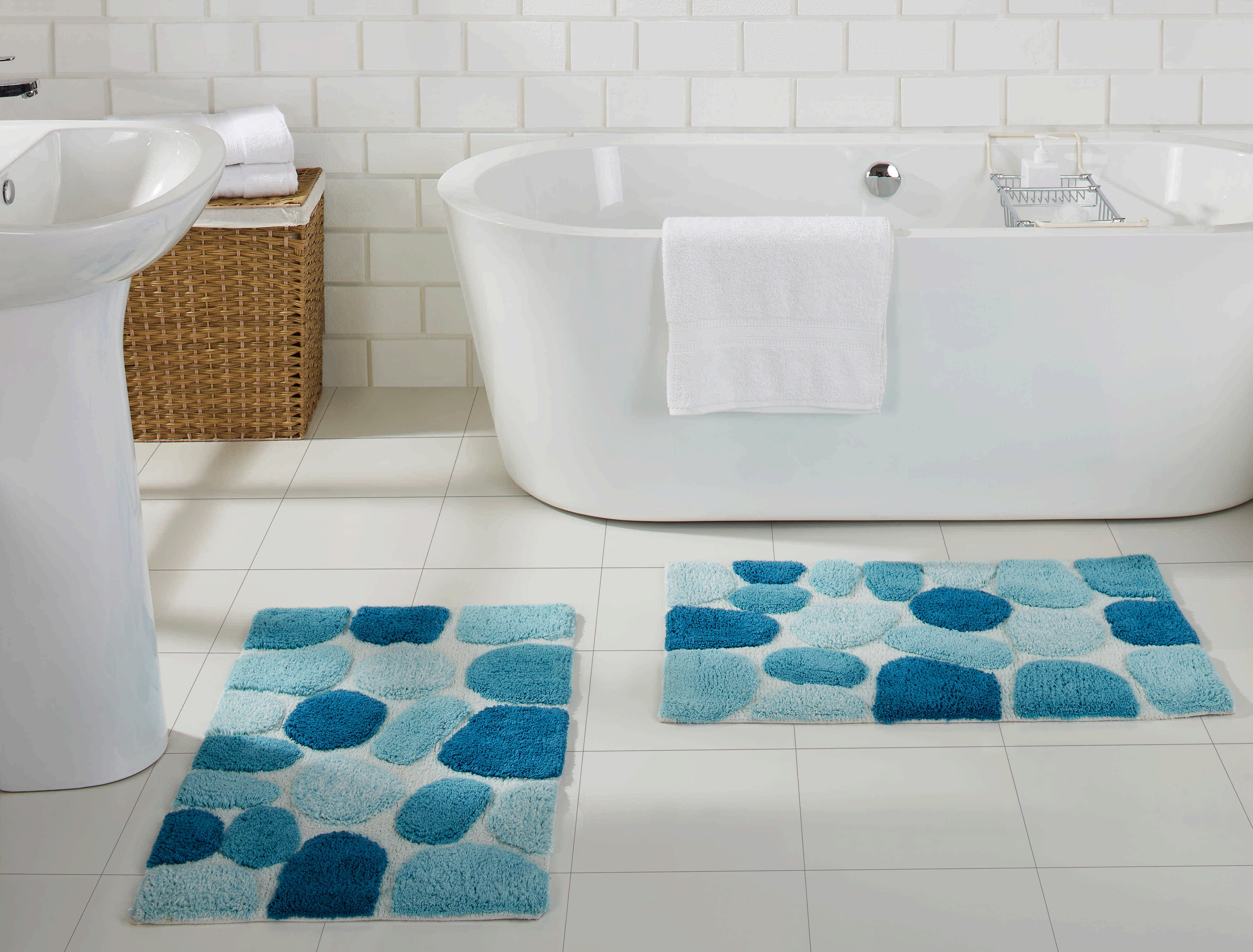 Chesapeake Pebbles 2 pc Arctic Blue Bath Rug Set (20"x32" & 20"x32")