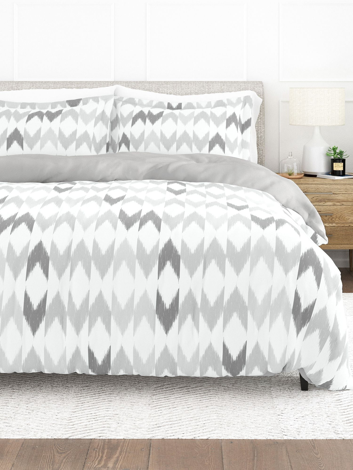 Noble Linens Gray Reversible Chevron Sleep Print 3-Piece Duvet Cover Set, King/CalKing