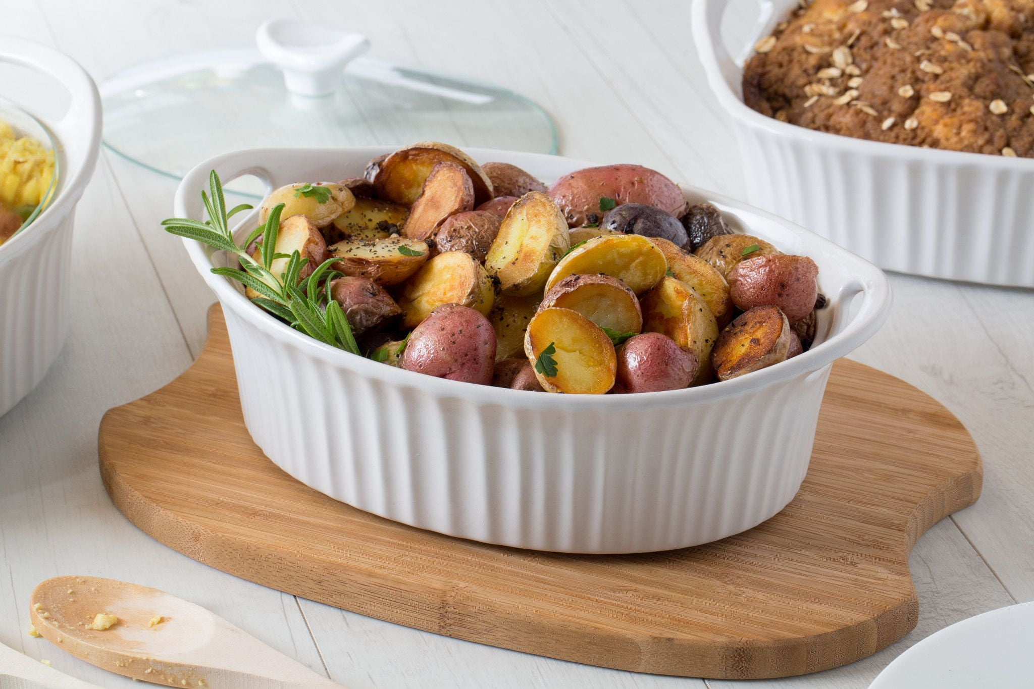CorningWare French White 1.5-quart Oval Casserole with Glass Lid