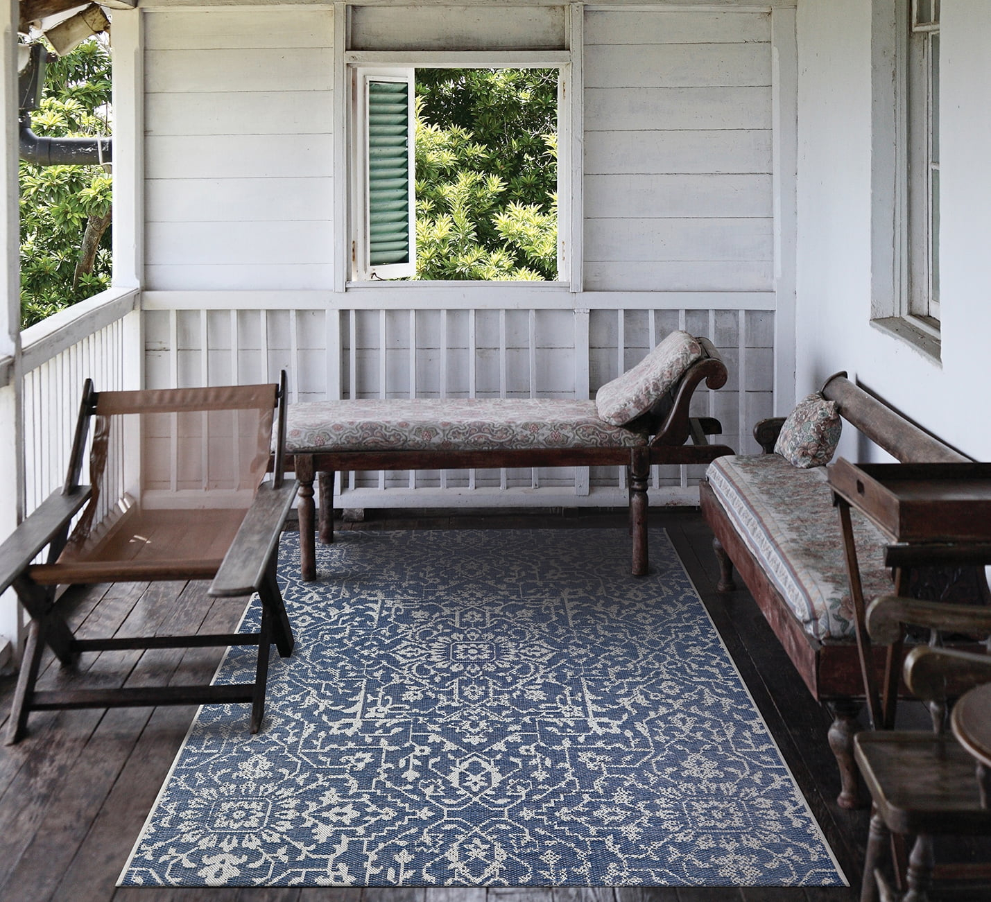 Couristan Monte Carlo Palmette Indoor/Outdoor Area Rug, 5'10" x 9'2", Navy-Ivory