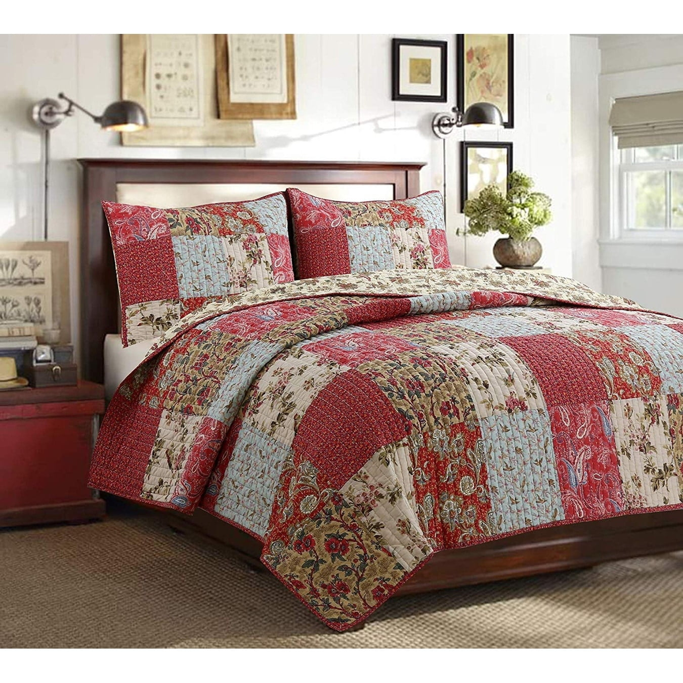 King Size Reversible Cotton Patchwork Quilt Set in Red and Off-White