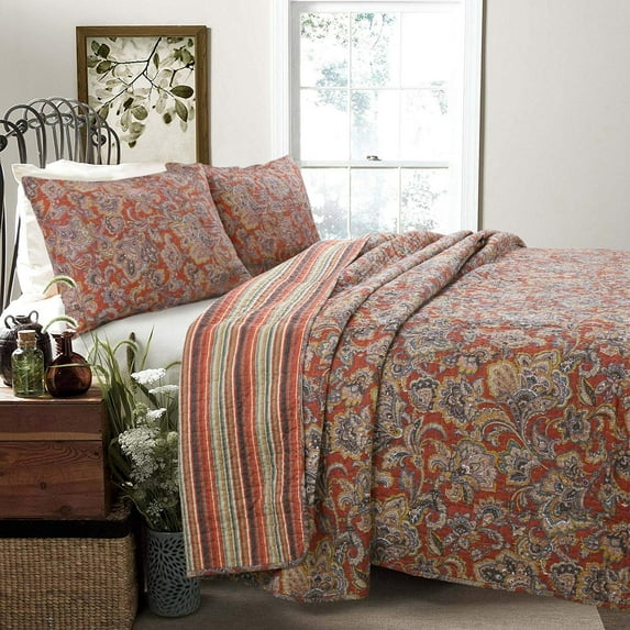 King Size Red Paisley Reversible Cotton Quilt Set