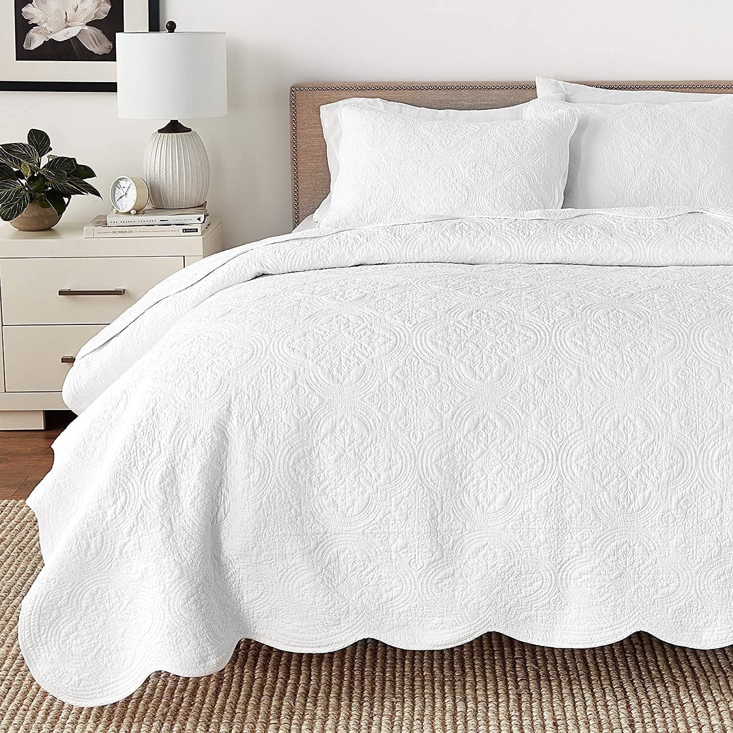 Cozy Line Victorian Medallion Matelasse Scalloped Edge 100% Cotton 3-Piece White Quilt Bedding Set, Queen