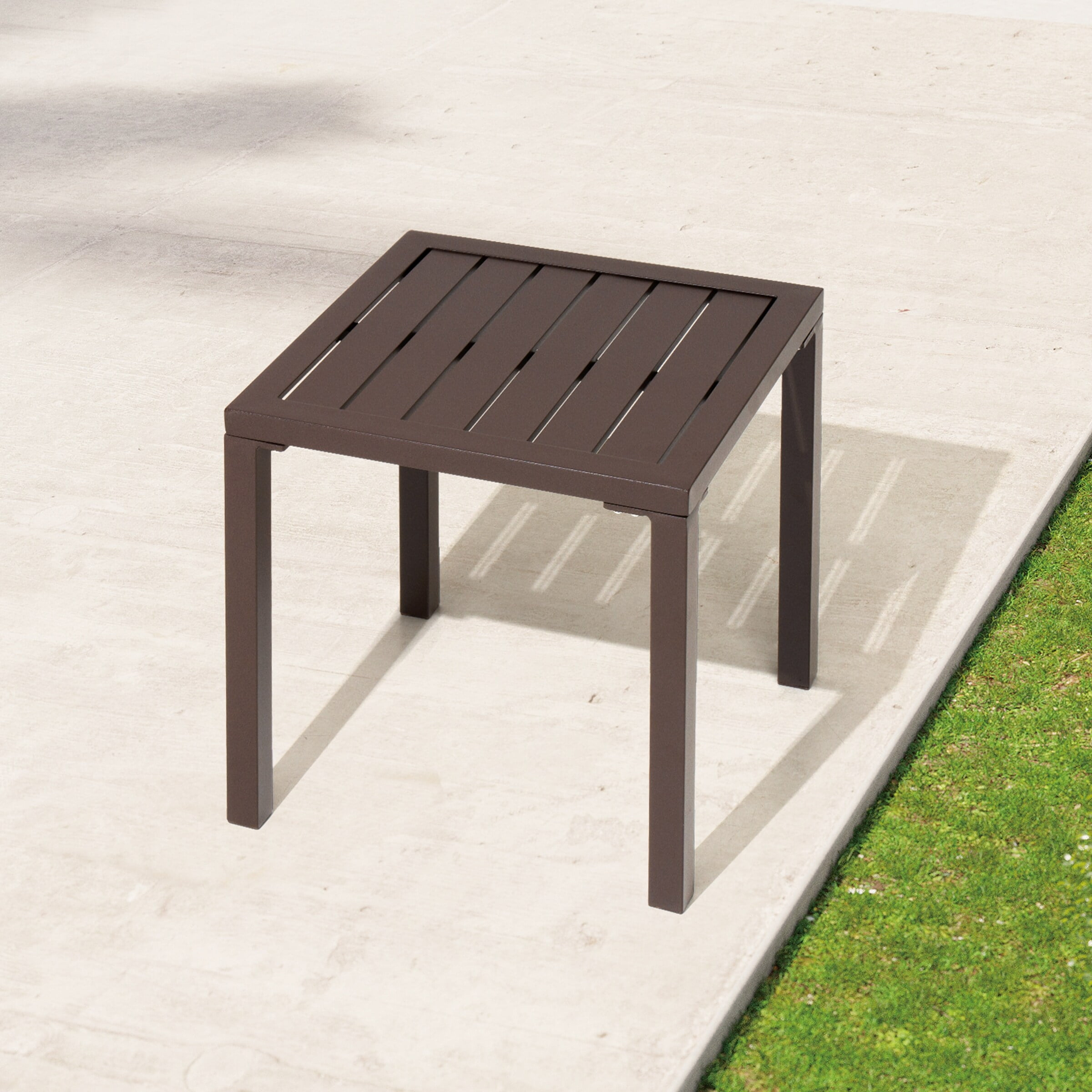 Crestlive Products Outdoor End Table Aluminum Square Patio Side Table - 15.7" L x 15.7" W x 15.9" H 1-Piece, Brown