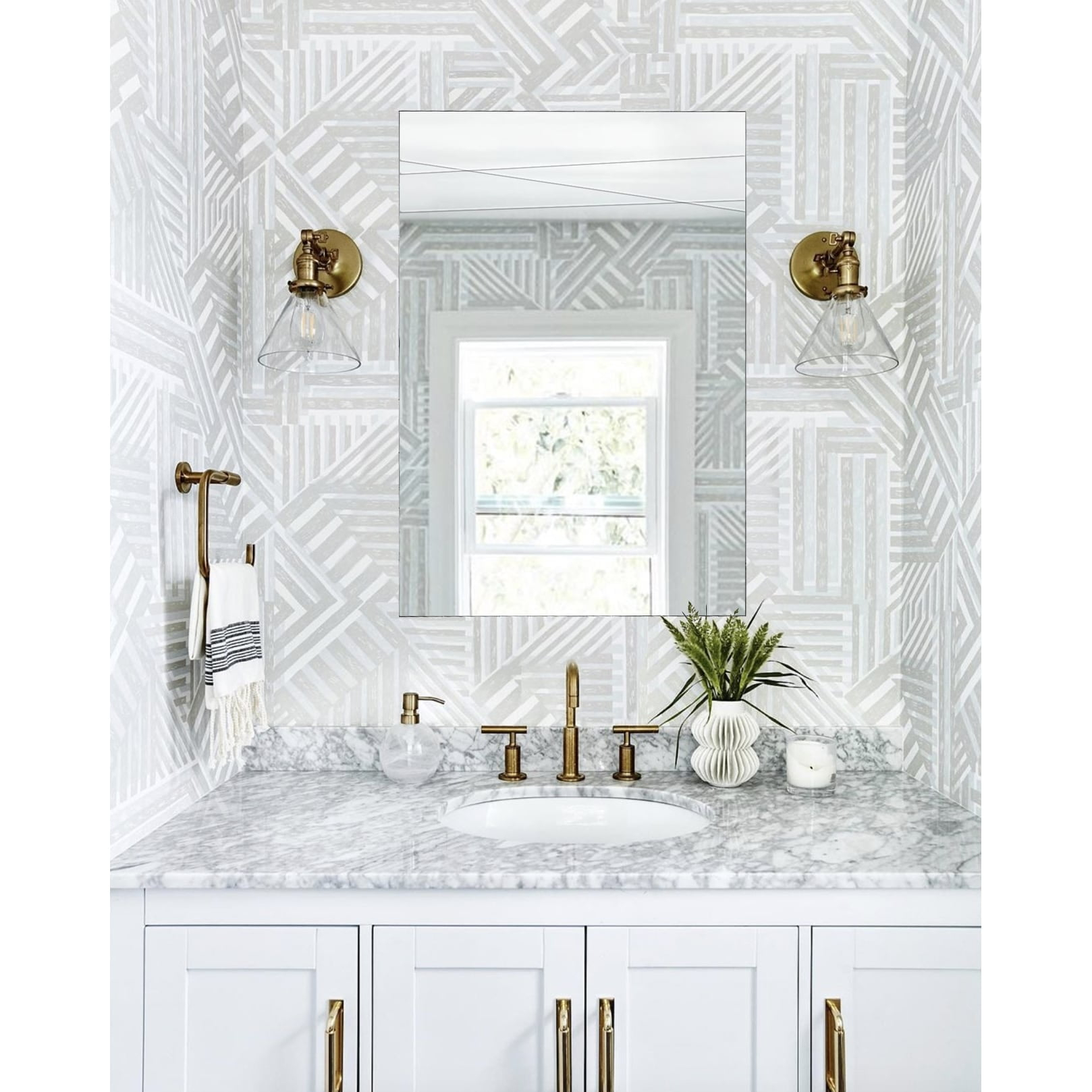 Decor Wonderland SSM19N2 39.5 x 23.6 in. Brenda XL Etched Modern Wall Mirror with Dual Mounting Brackets