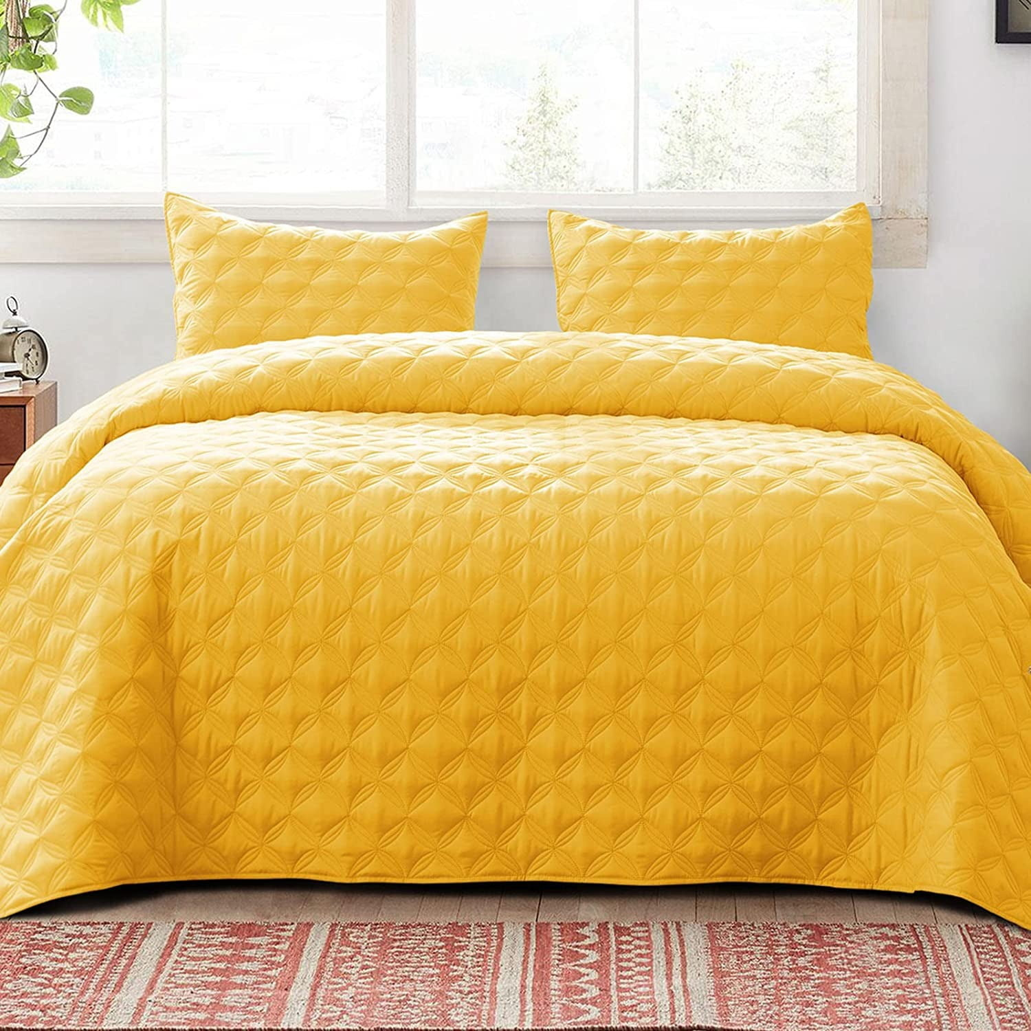Exclusivo Mezcla Bed Quilt Set Queen Size for All Seasons, Stitched Pattern Quilted Bedspread/ Bedding Set/ Coverlet with 2 Pillow shams, Lightweight and Soft, Yellow