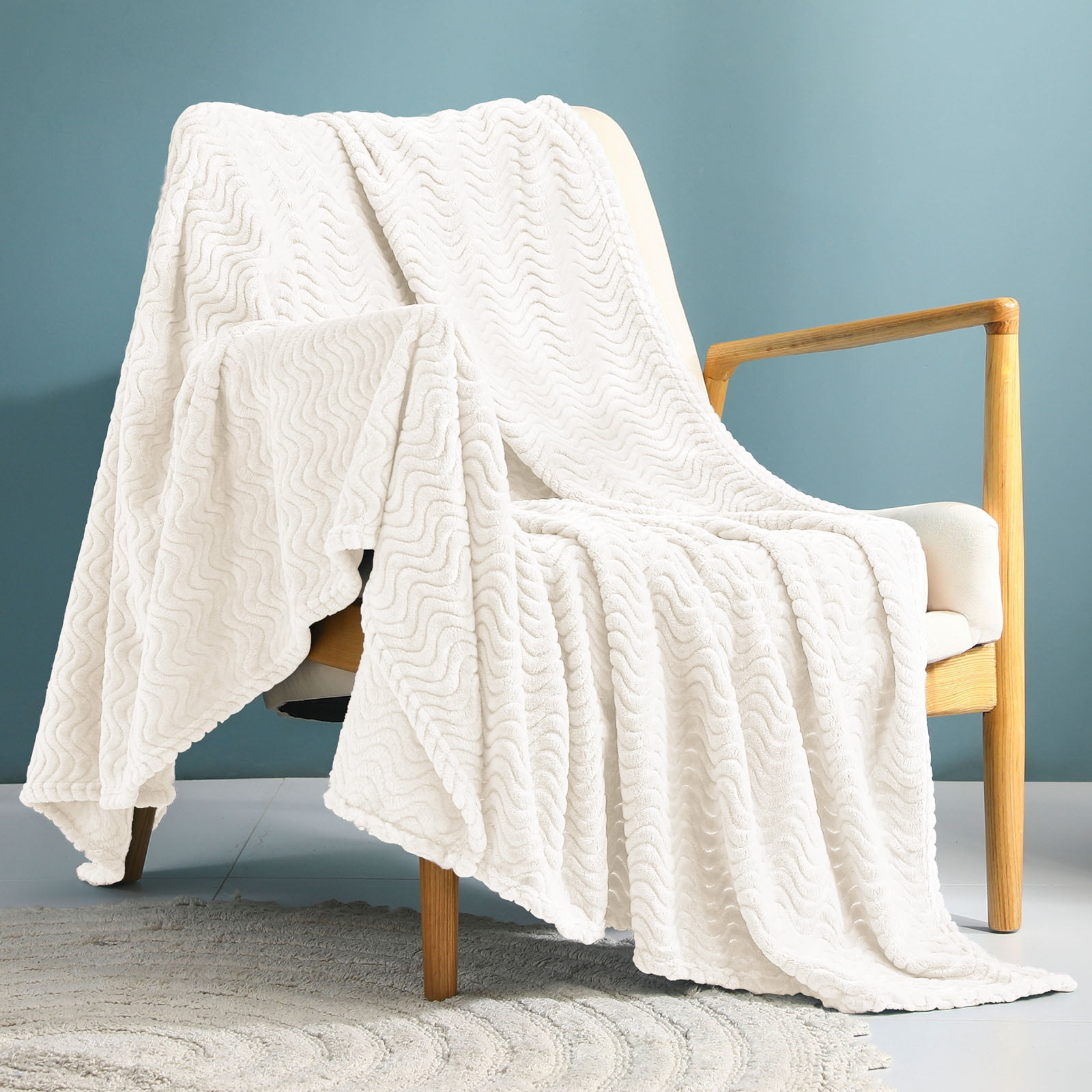 Exclusivo Mezcla Large Flannel Fleece Throw Blanket, Jacquard Weave Wave Pattern Blanket (50" x 70", Off White)