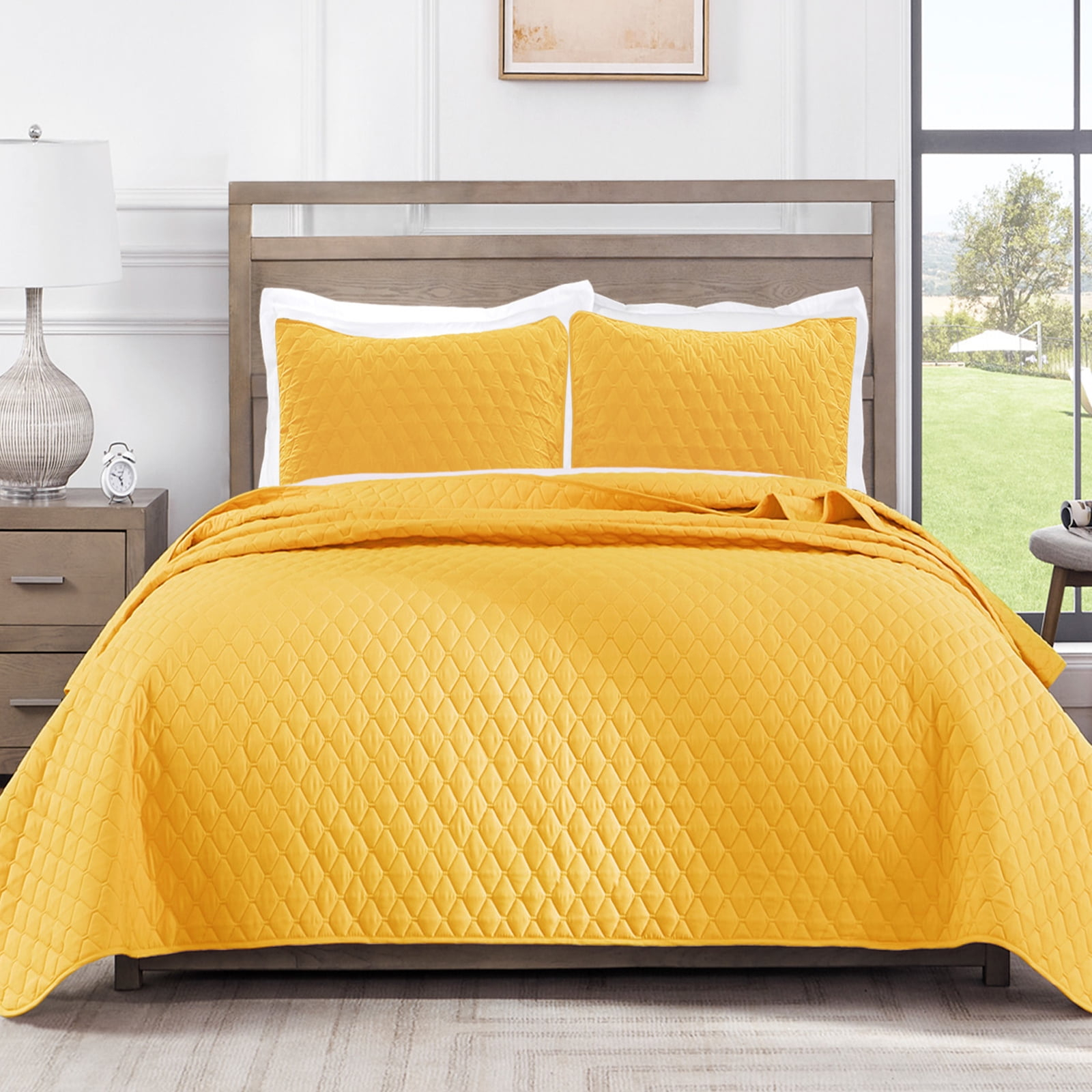 Exclusivo Mezcla Bed Quilt Set Queen Size for All Seasons, Stitched Pattern Quilted Bedspread/ Bedding Set/ Coverlet with 2 Pillow shams, Lightweight and Soft, Yellow