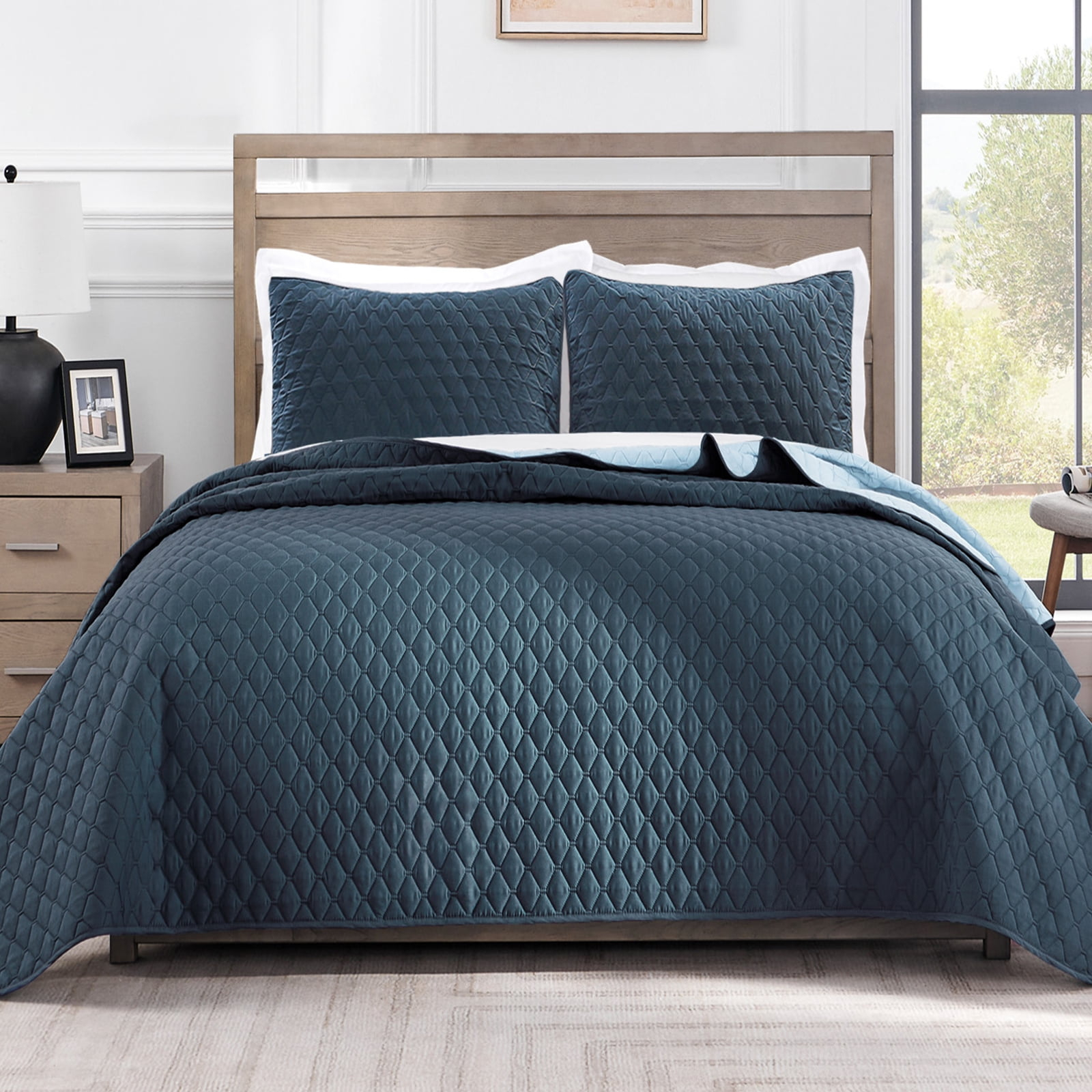 Exclusivo Mezcla Reversible Queen Quilt Set, 3-Piece Lightweight Quilts Soft Bedspreads Bed Coverlets, Navy Blue