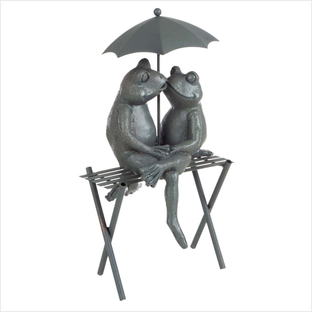 Garden DEcoor Statue Frog Couple on Bench Romantic Kissing Frogs Flower Bed