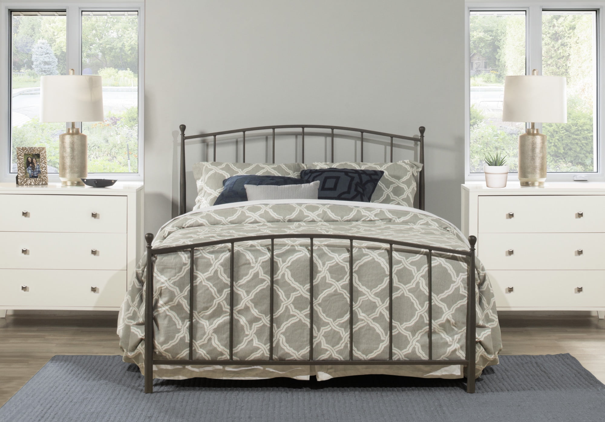 Hillsdale Furniture Warwick Gray Bronze Metal Queen Bed