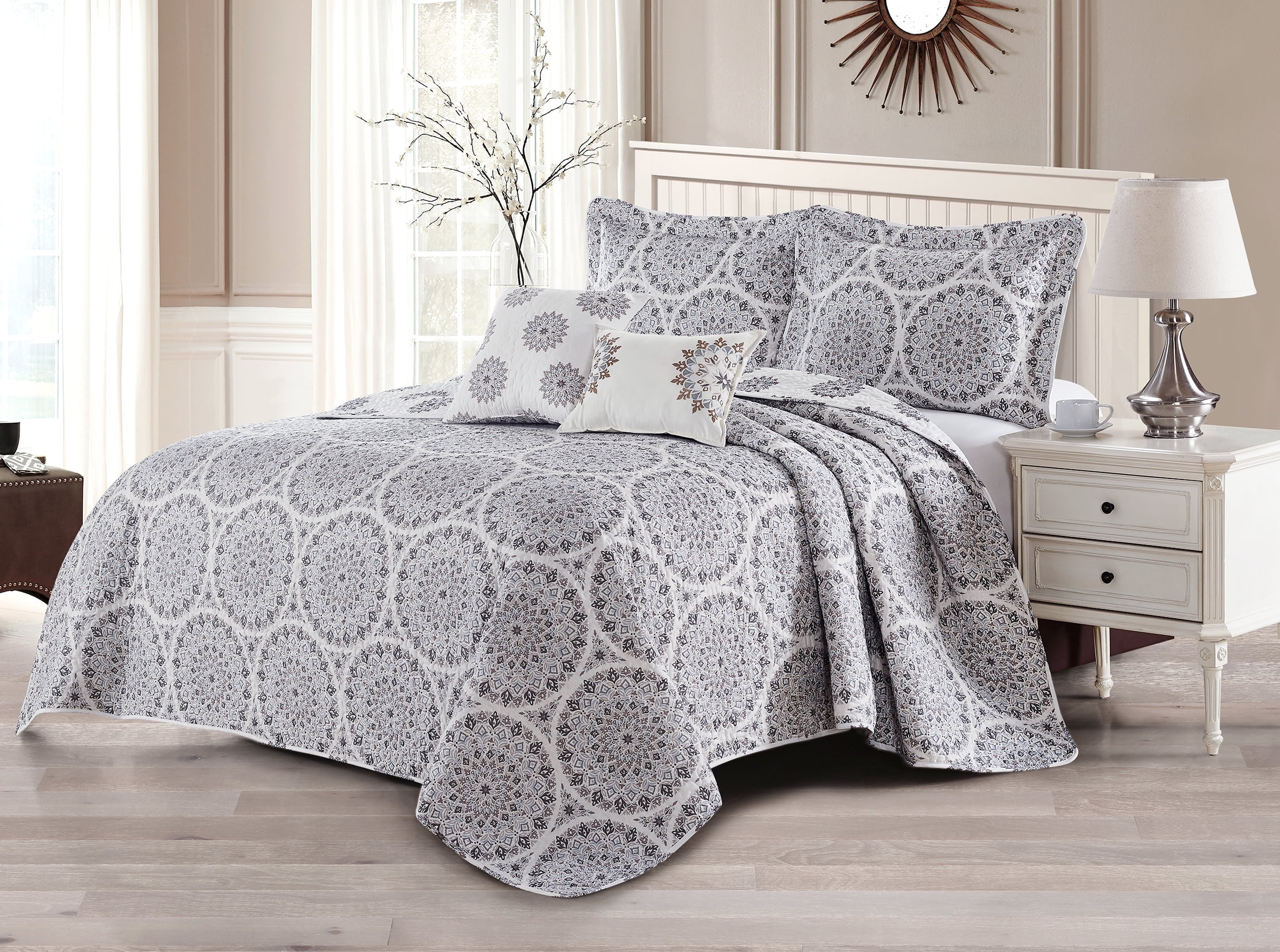 Home Soft Things Serenta Medallion 5-piece Reversible Quilt Comforter Set Light Grey 90" x 90" 90" x 90"
