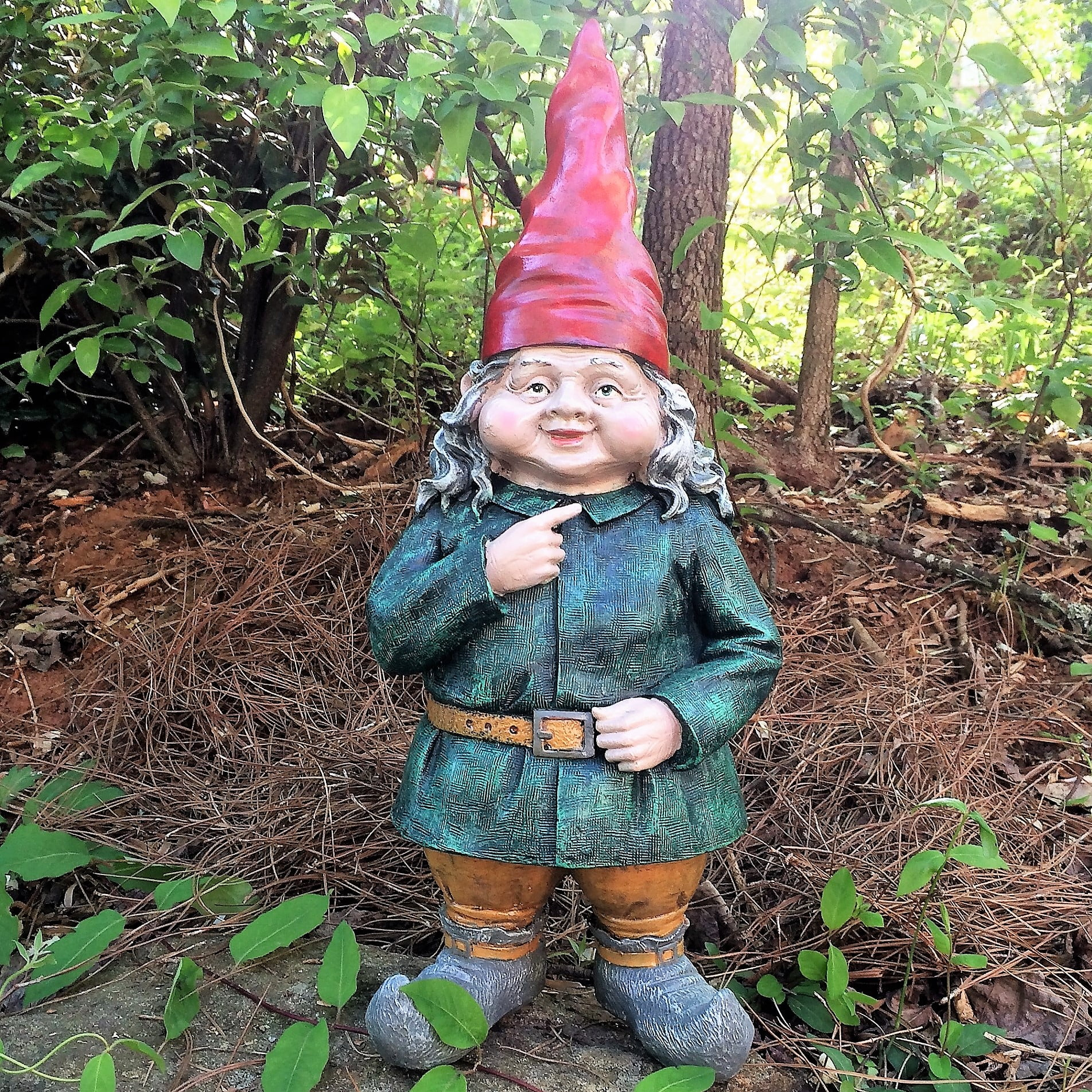 HomeStyles Old World Gnomes Zelda the Female Gnome Garden Statue