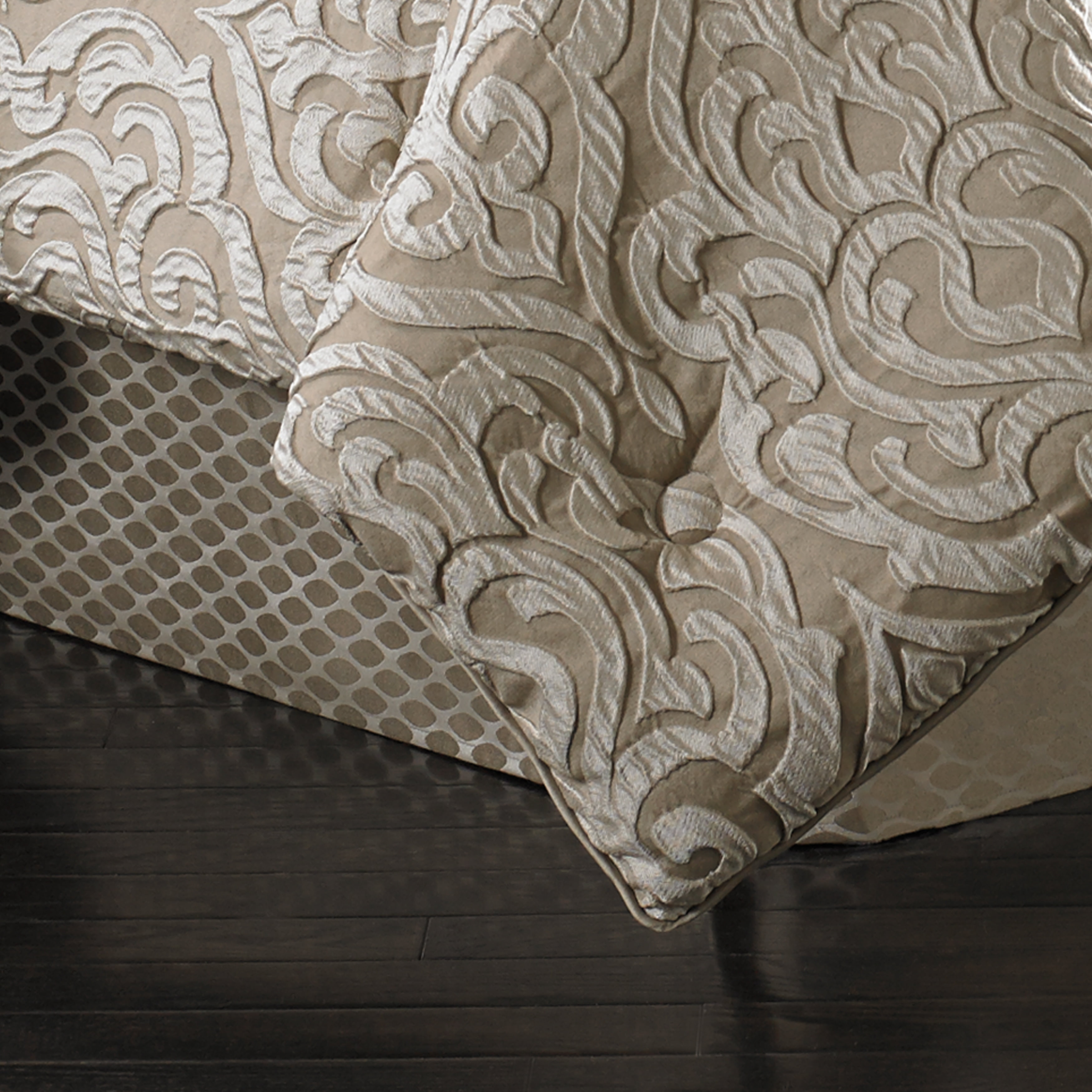 Antonia Comforter Set