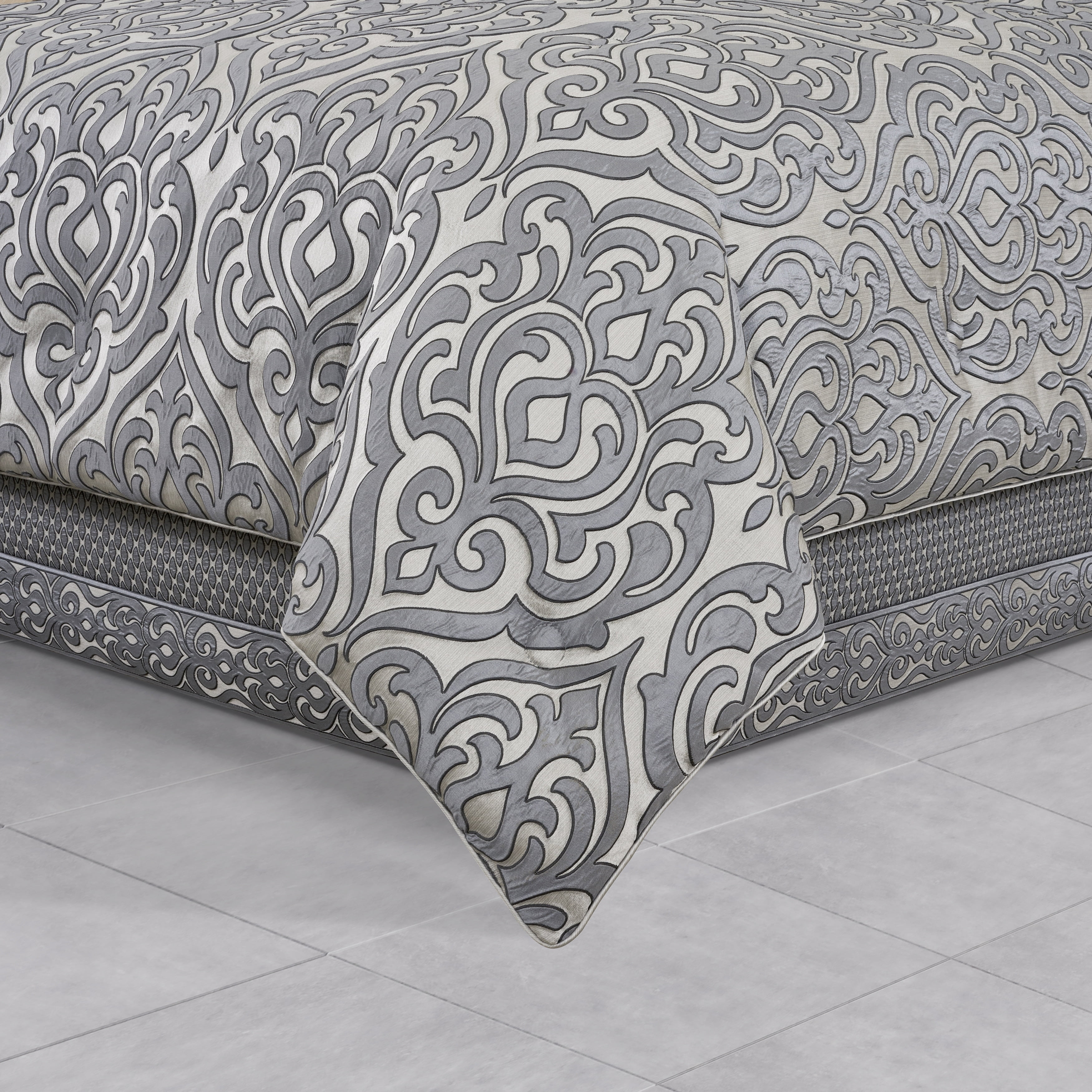 Bylthe Pewter Comforter Set