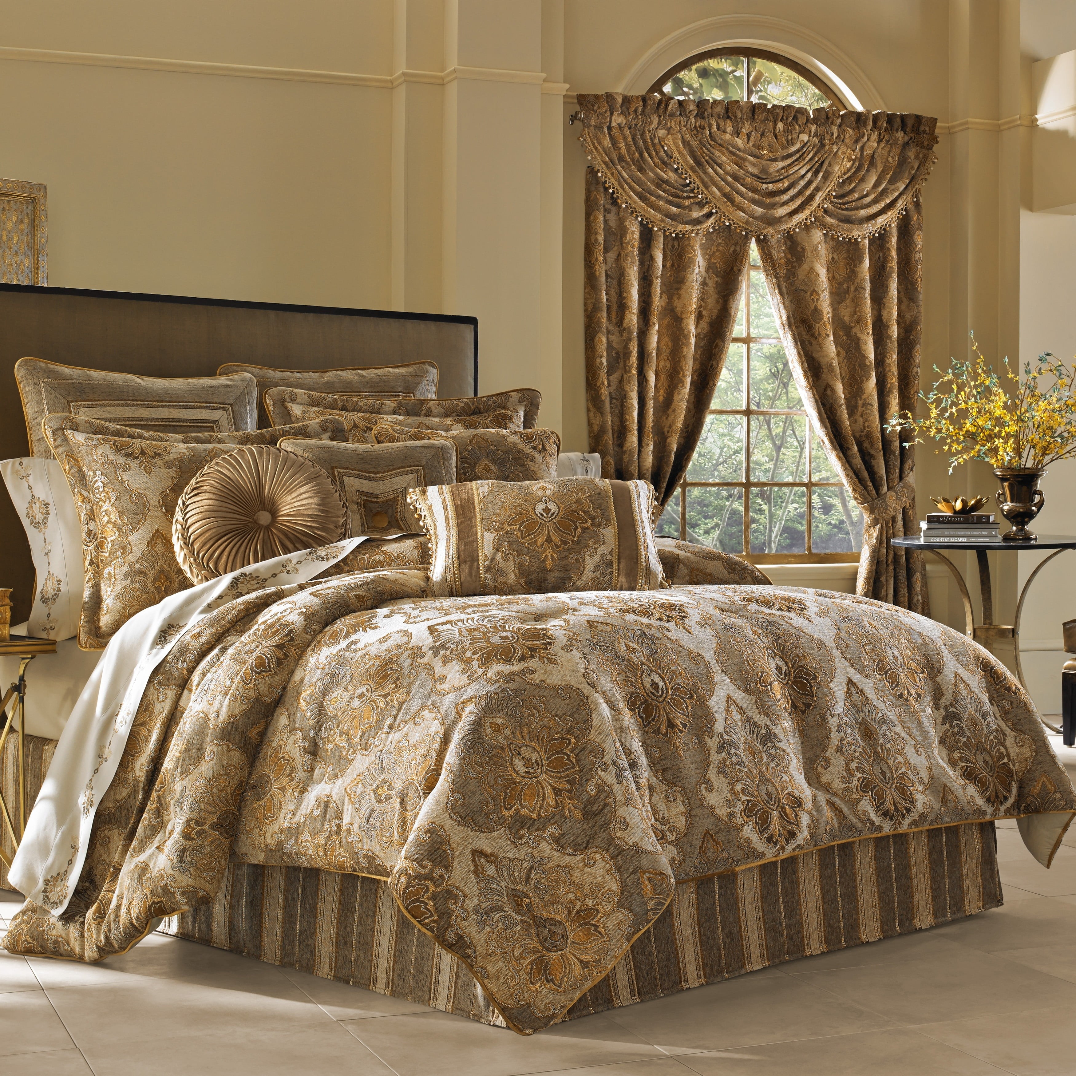J. Queen New York  Bradshaw Comforter Set King
