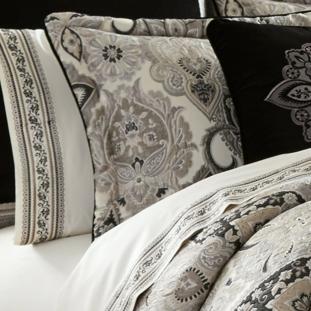 J. Queen New York Guiliana King Comforter Set in Silver